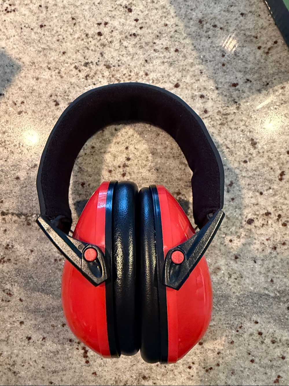 Like New- Snug Safe n Sound Kids Ear Defenders Earmuffs Noise Cancelation